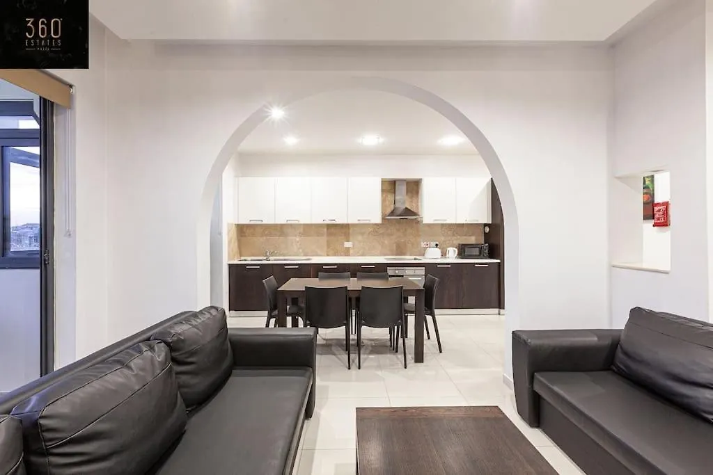 Seafront 4Br Apt With Mesmerising Balcony & Views By 360 Estates Sliema