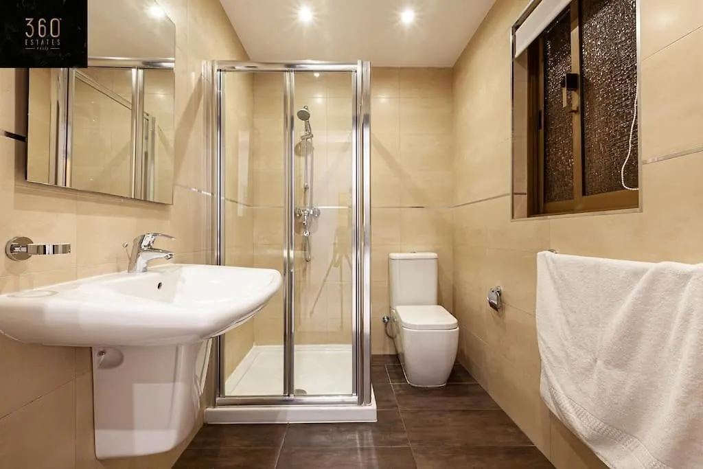 דירה סליאמה Seafront 4Br Apt With Mesmerising Balcony & Views By 360 Estates